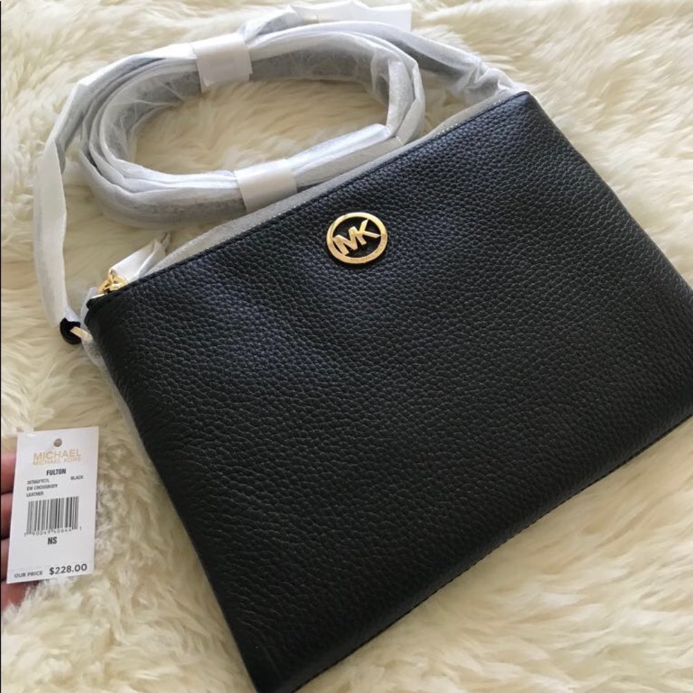Brand New Michael Kors Signature Crossbody bag